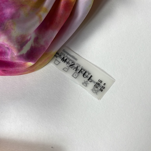 Bikini - Picture 2 of 2